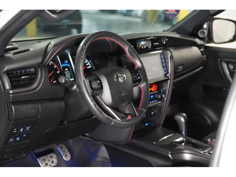 Toyota Hilux SW4
