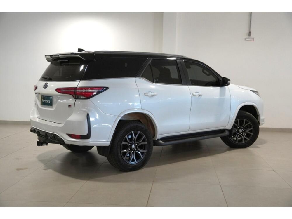 Toyota Hilux SW4