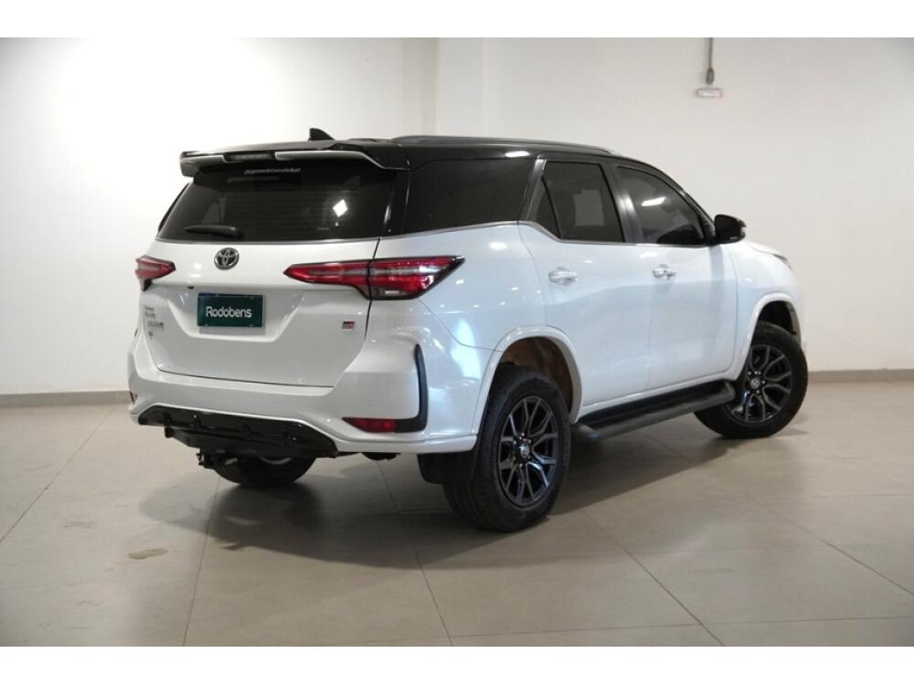 Toyota Hilux SW4