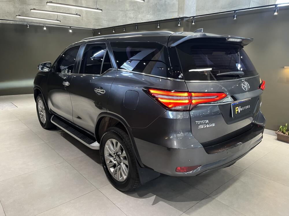 Toyota Hilux SW4