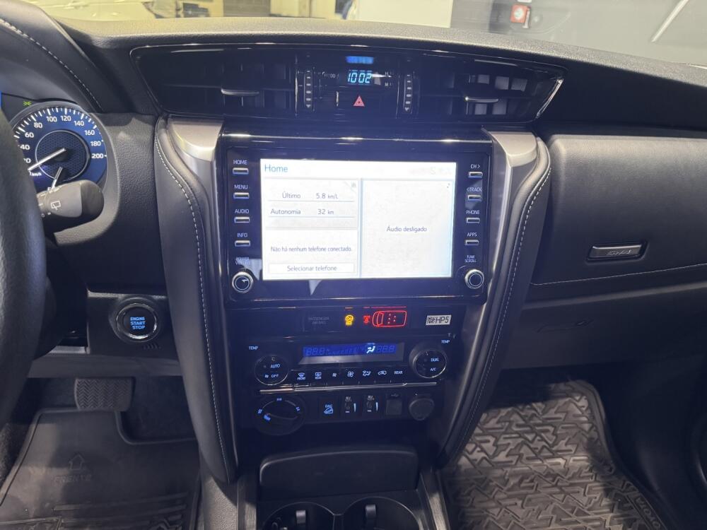 Toyota Hilux SW4