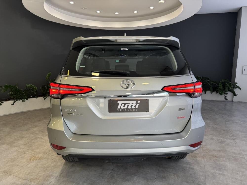 Toyota Hilux SW4