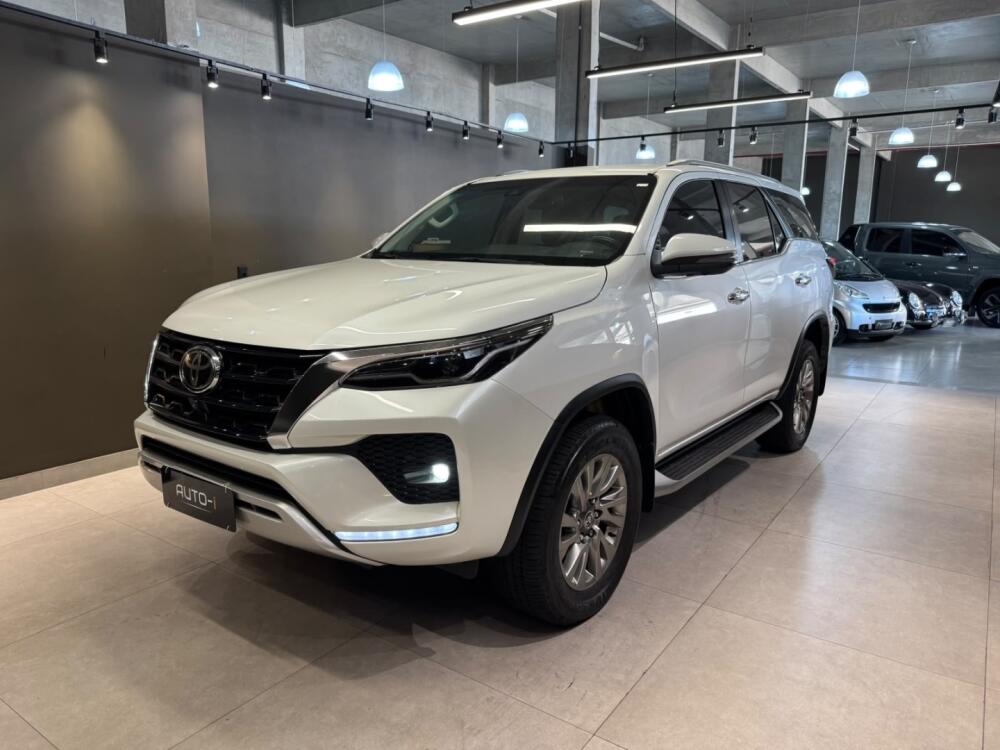 Toyota Hilux Sw4 2.8 D-4D TURBO DIESEL SRX 4X4 AUTOMÁTICO 2023