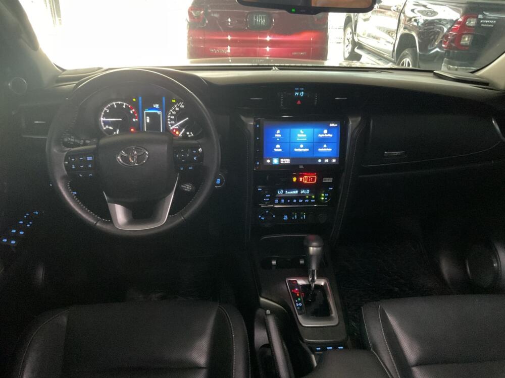 Toyota Hilux SW4