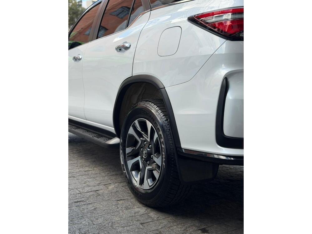 Toyota Hilux SW4