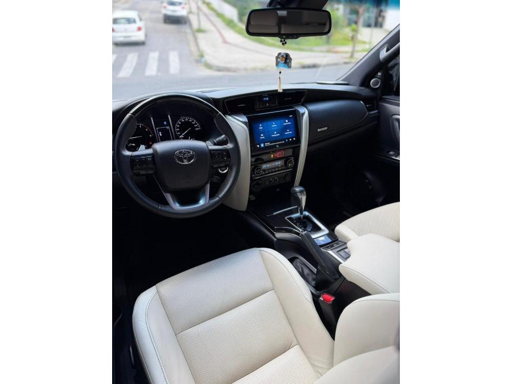Toyota Hilux SW4