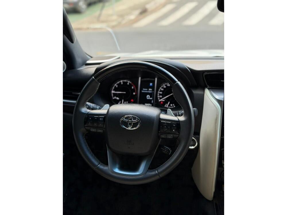 Toyota Hilux SW4