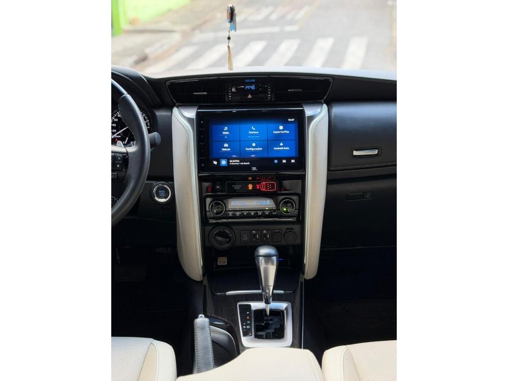 Toyota Hilux SW4
