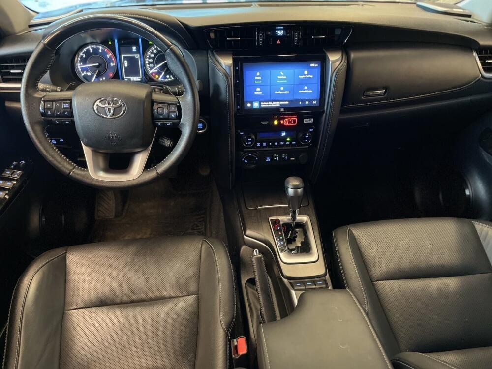 Toyota Hilux SW4