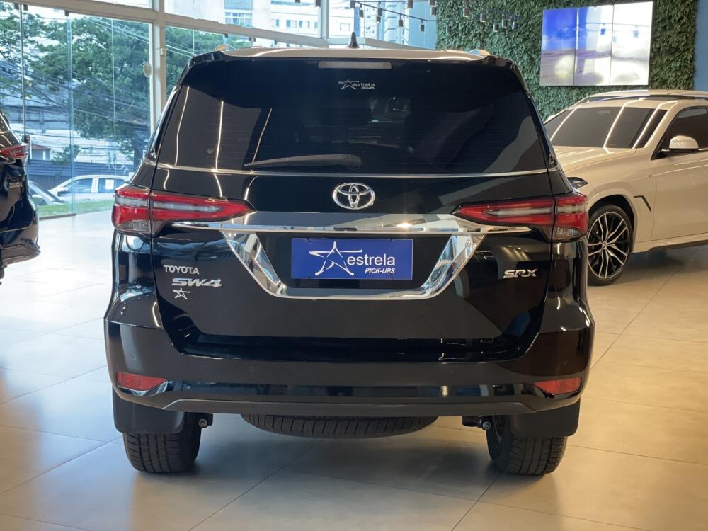 Toyota Hilux SW4