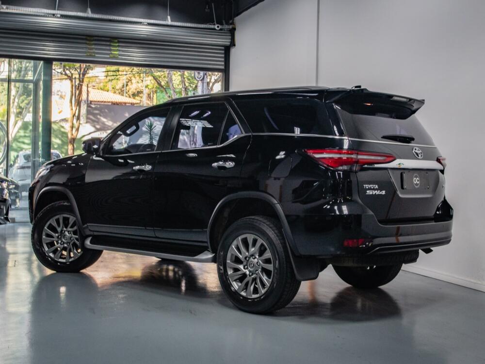 Toyota Hilux SW4