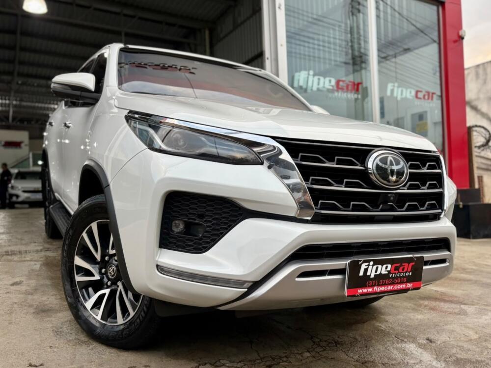 Toyota Hilux Sw4 2.8 D-4D TURBO DIESEL SRX 4X4 AUTOMÁTICO 2023