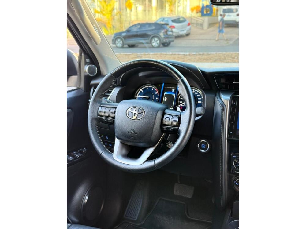 Toyota Hilux SW4