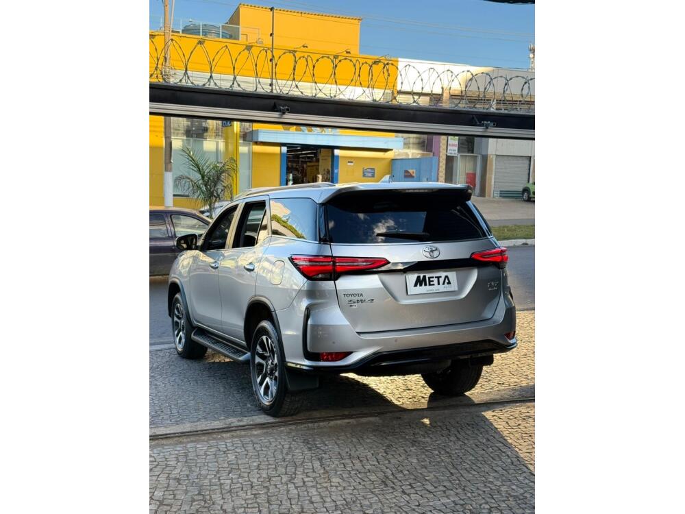 Toyota Hilux SW4