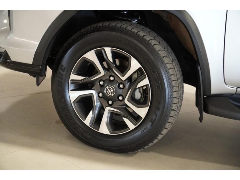 Toyota Hilux SW4
