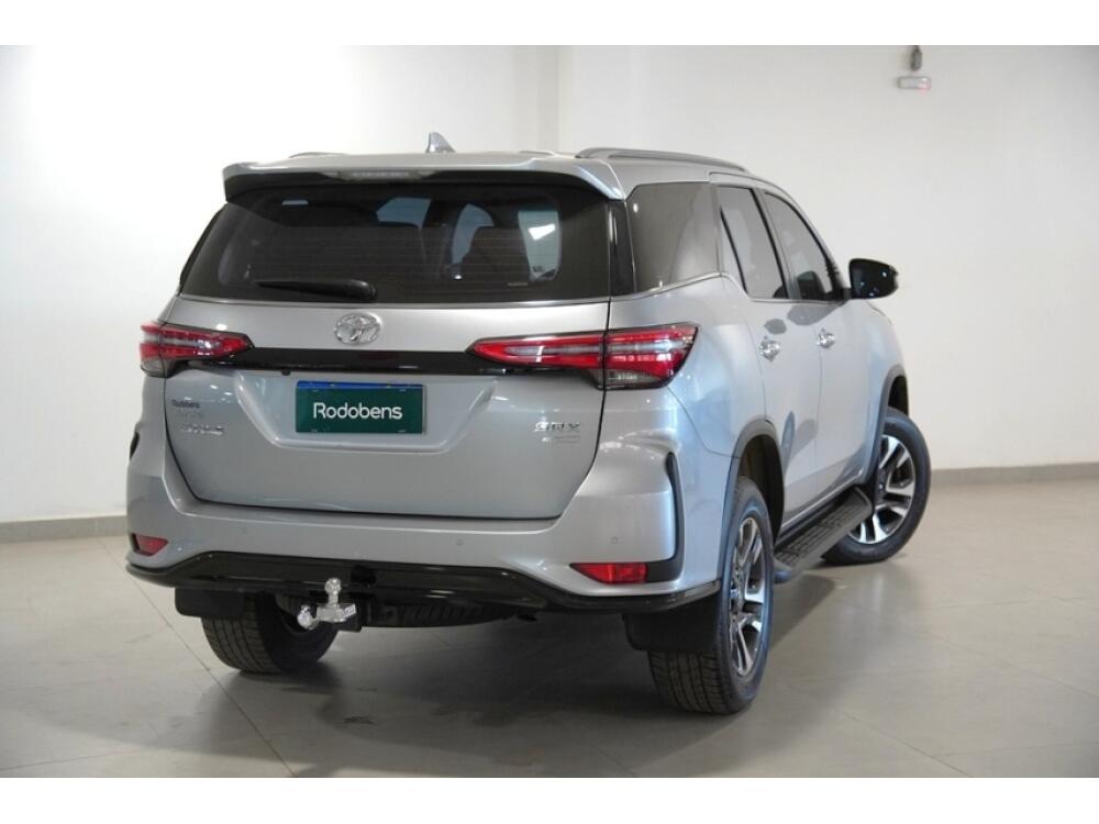 Toyota Hilux SW4