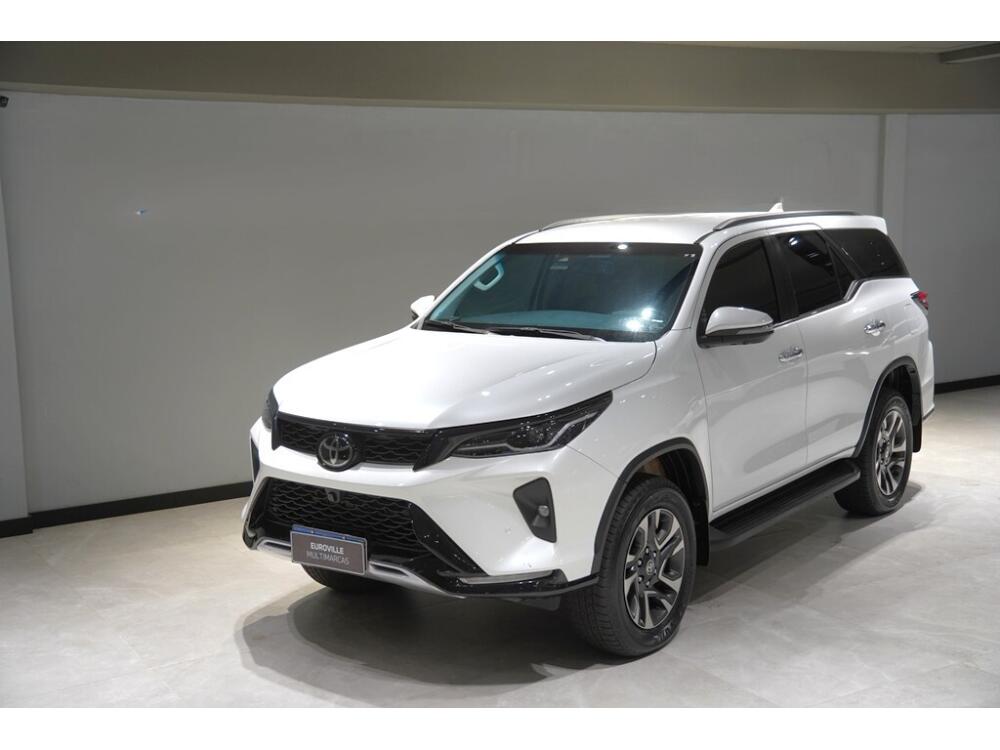 Toyota Hilux SW4