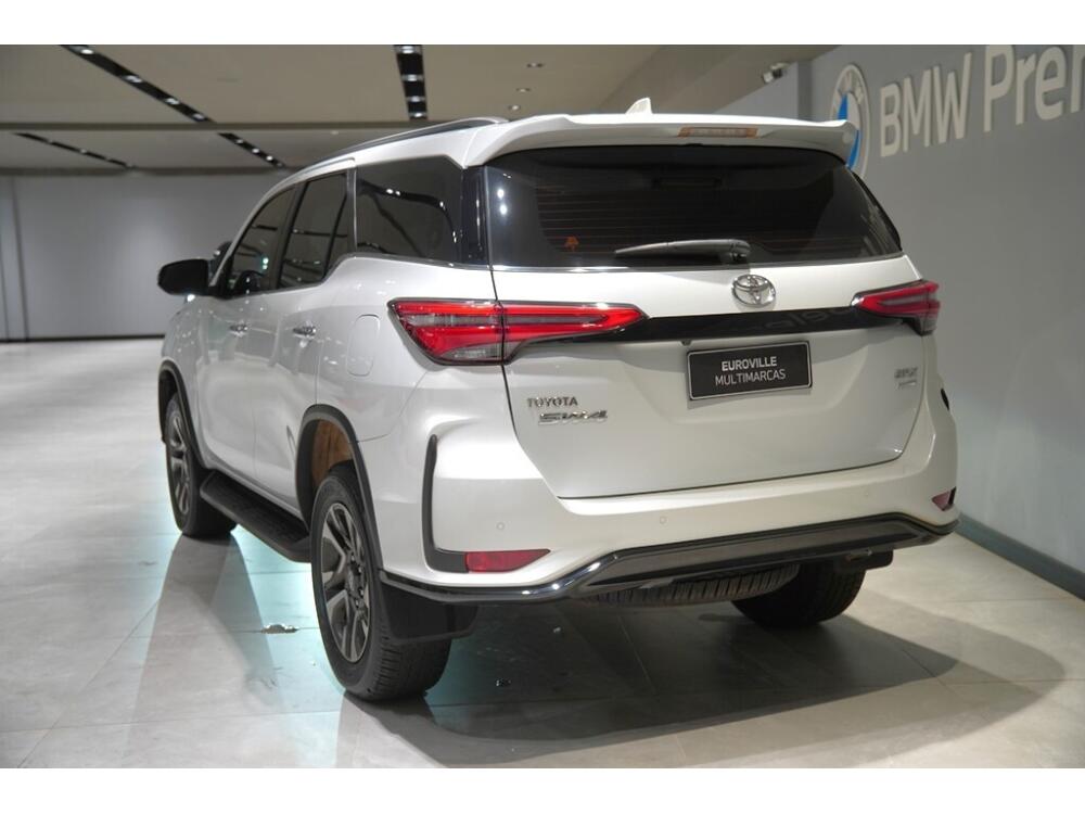 Toyota Hilux SW4