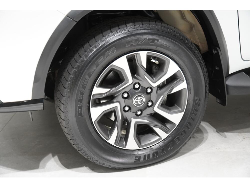 Toyota Hilux SW4