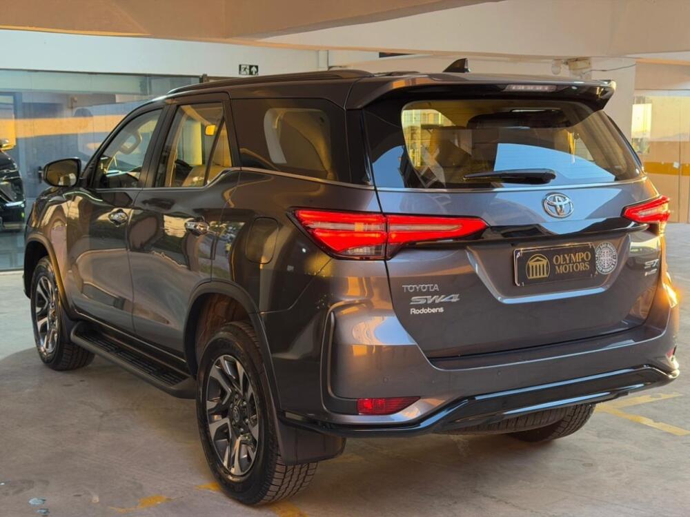 Toyota Hilux SW4