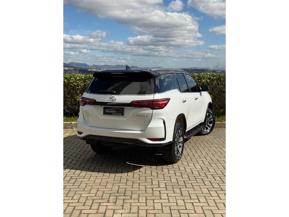 Toyota Hilux SW4