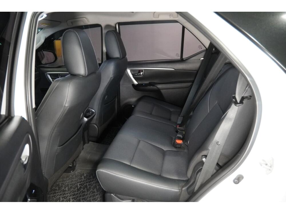 Toyota Hilux SW4
