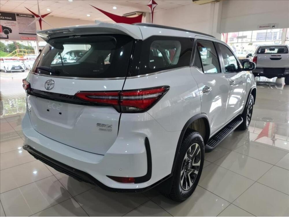 Toyota Hilux SW4