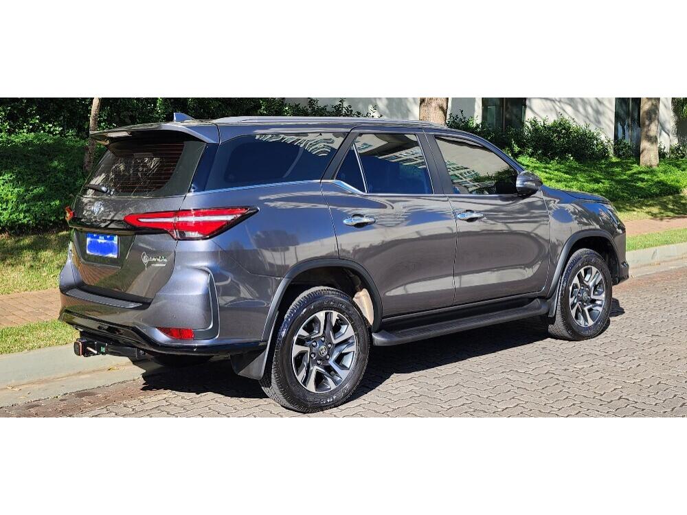 Toyota Hilux SW4