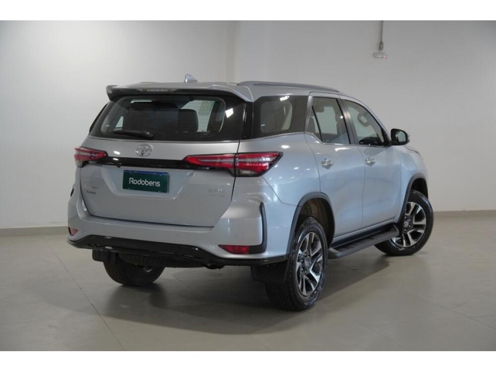 Toyota Hilux SW4