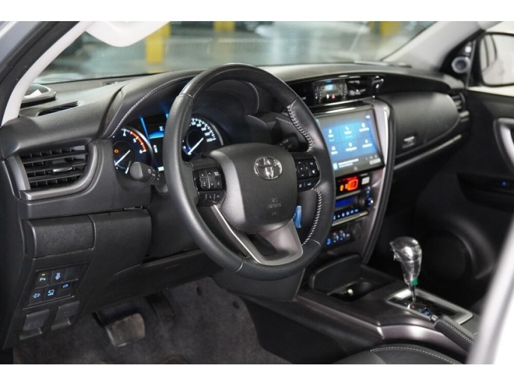 Toyota Hilux SW4