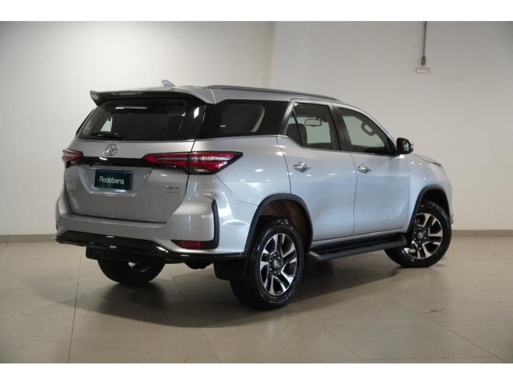Toyota Hilux SW4