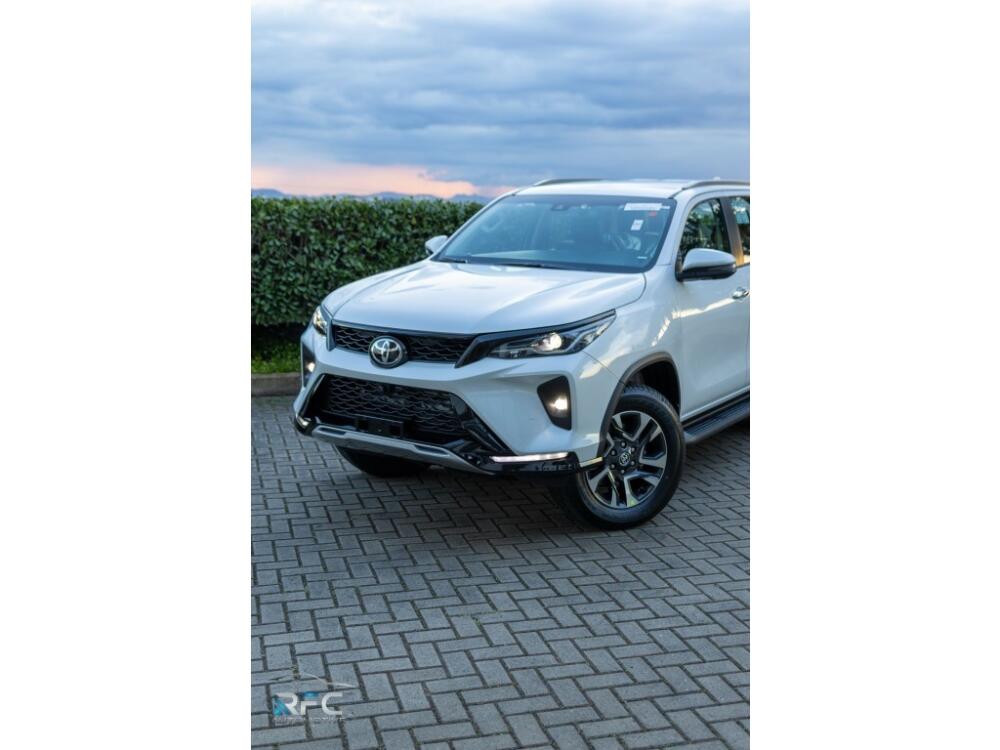 Toyota Hilux SW4