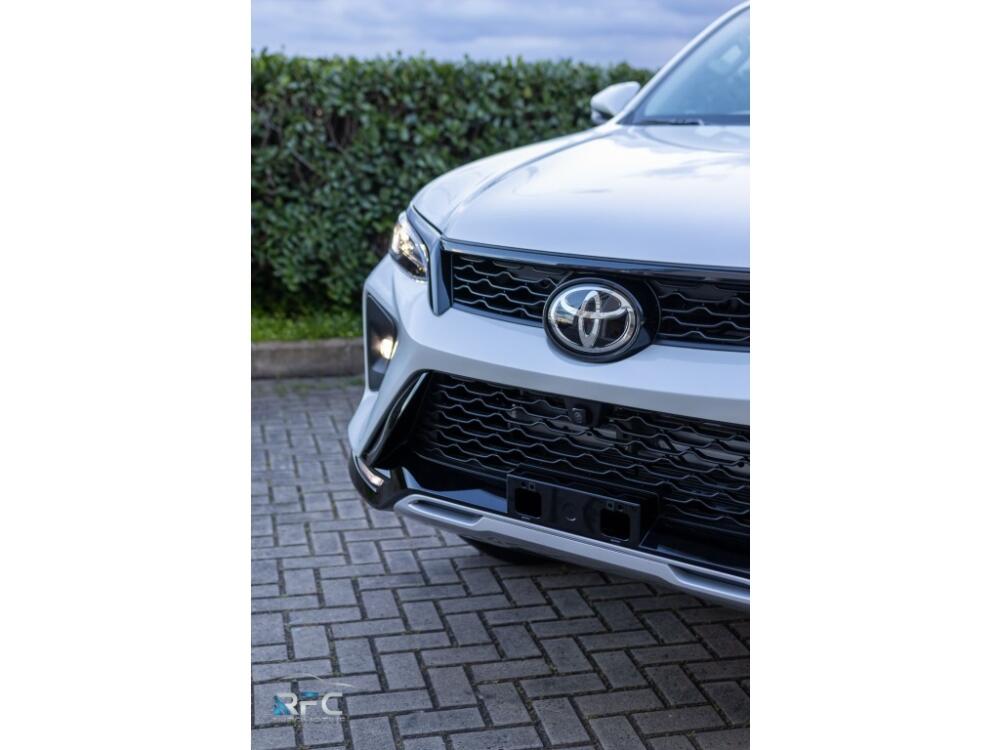 Toyota Hilux SW4
