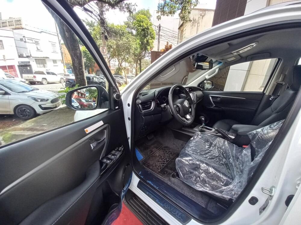 Toyota Hilux SW4