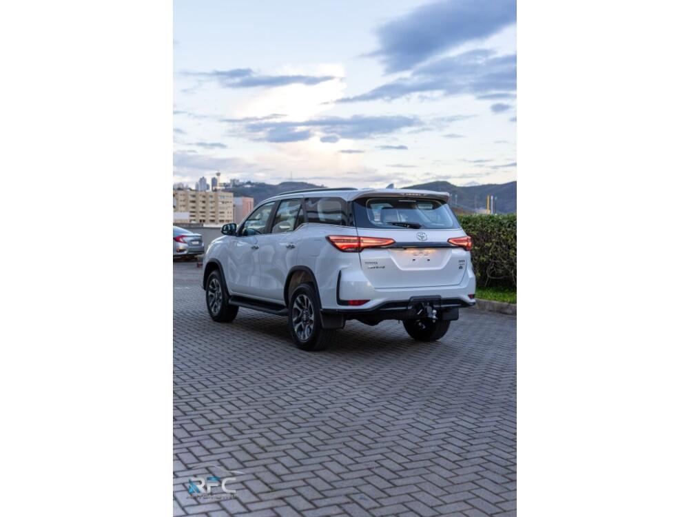 Toyota Hilux SW4