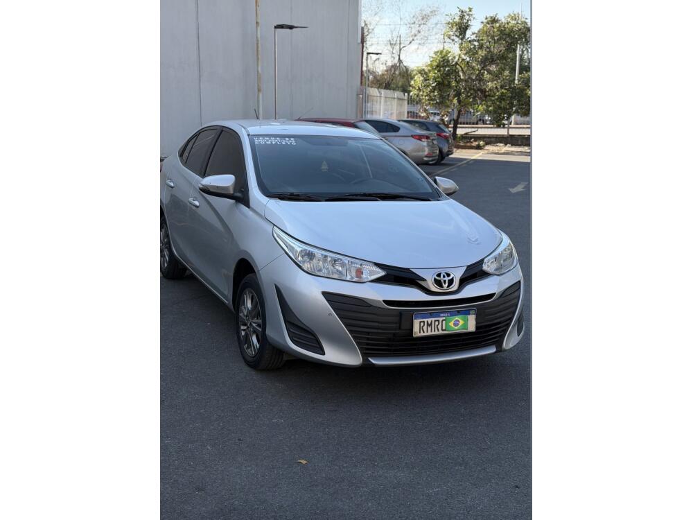 Toyota Yaris Sedan XL 1.5 16V FLEX 2021