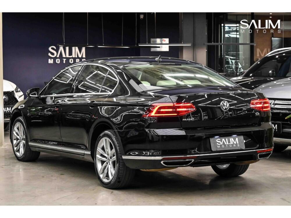 Volkswagen Passat Sedan